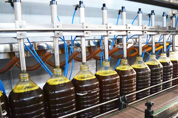 全自动液体灌装机：：：助力企业高效生产的智能之选